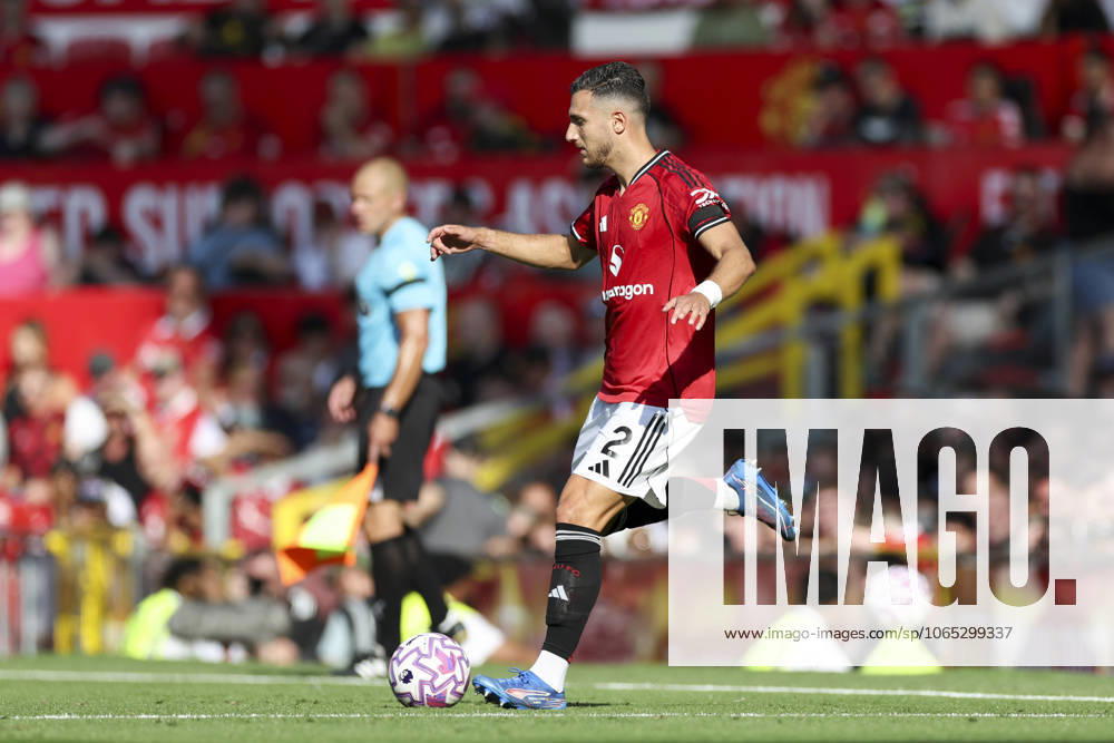 Manchester United, ManU FC v Arsenal FC, English Premier League Manchester United defender Diogo Dalot (2) during the Manchester United FC v Arsenal FC English Premier League match at Old Trafford, Manchester, England, United Kingdom on 17 August 2025 Credit: Phil Duncan Every Second Media Editorial use only. All images are copyright Every Second Media Limited. No images may be reproduced without prior permission. All rights reserved. Premier League and Football League images are subject to licensing agreements with Football DataCo Limited. see https: www.football-dataco.com