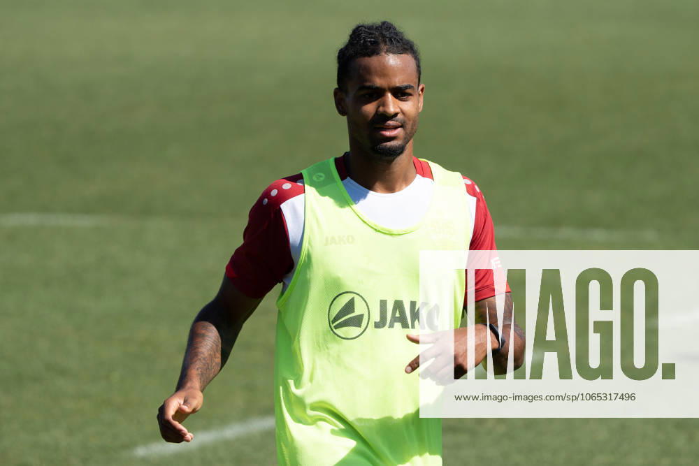 Lorenz Assignon (VfB Stuttgart, 22), GER, VfB Stuttgart, Fussball, Herren, Bundesliga, oeffentliches Training, Spielzeit 2025 2026, 19.08.2025, GER, VfB Stuttgart, Fussball, Herren, Bundesliga, oeffentliches Training, Spielzeit 2025 2026, 19.08.2025, Stuttgart