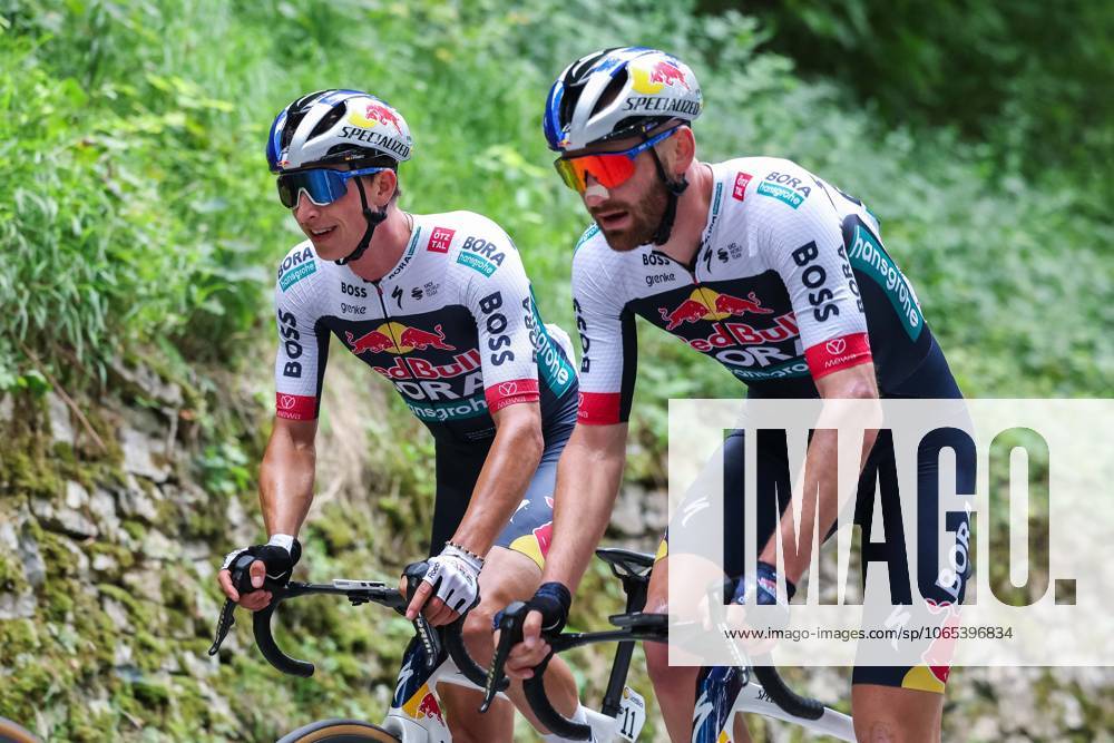 Radsport UCI ProSeries Men Elite LIDL Deutschland Tour 2025 Etappe 2 Herford - Arnsberg am 22.08.2025 Florian Lipowitz ( RED BULL - BORA - HANSGROHE ), links - Jordi Meeus ( RED BULL - BORA - HANSGROHE ), rechts