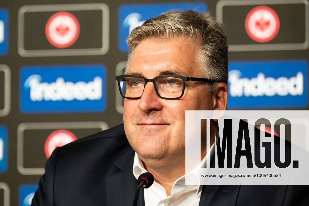 2025.08.22 Fussball 1. Bundesliga Eintracht Frankfurt Saisonauftakt-Pressekonferenz mit Vorstandssprecher Axel Hellmann v.l., Vorstandssprecher Axel Hellmann lacht