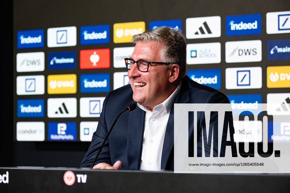 2025.08.22 Fussball 1. Bundesliga Eintracht Frankfurt Saisonauftakt-Pressekonferenz mit Vorstandssprecher Axel Hellmann v.l.,Vorstandssprecher Axel Hellmann zeigt sich zufrieden