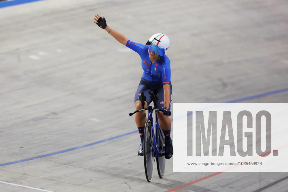 2025 UCI Junior Track World Championships Picture by Alex Whitehead SWpix.com - 20 08 2025 - Cycling - 2025 UCI Junior Track World Championships - Omnisport, Apeldoorn, Netherlands - Women Kilo Time Trial Final - Matilde Cenci (Italy) wins the Women Kilo Time Trial World Championship, WM, Weltmeisterschaft