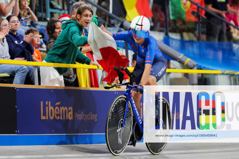 2025 UCI Junior Track World Championships Picture by Alex Whitehead SWpix.com - 20 08 2025 - Cycling - 2025 UCI Junior Track World Championships - Omnisport, Apeldoorn, Netherlands - Women Kilo Time Trial Final - Matilde Cenci (Italy) wins the Women Kilo Time Trial World Championship, WM, Weltmeisterschaft