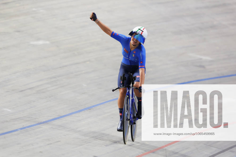 2025 UCI Junior Track World Championships Picture by Alex Whitehead SWpix.com - 20 08 2025 - Cycling - 2025 UCI Junior Track World Championships - Omnisport, Apeldoorn, Netherlands - Women Kilo Time Trial Final - Matilde Cenci (Italy) wins the Women Kilo Time Trial World Championship, WM, Weltmeisterschaft