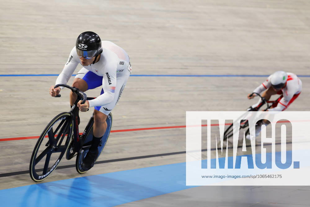 2025 UCI Junior Track World Championships Picture by Alex Whitehead SWpix.com - 23 08 2025 - Cycling - 2025 UCI Junior Track World Championships - Omnisport, Apeldoorn, Netherlands - Men Sprint 1 2 Finals - Taeho Choi (Korea)