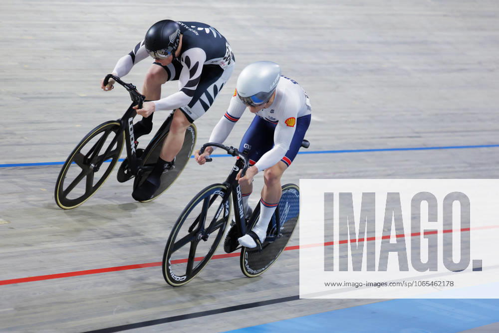 2025 UCI Junior Track World Championships Picture by Alex Whitehead SWpix.com - 23 08 2025 - Cycling - 2025 UCI Junior Track World Championships - Omnisport, Apeldoorn, Netherlands - Men Sprint 1 2 Finals - Archie Gill (Great Britain), Alex Schuler (New Zealand)