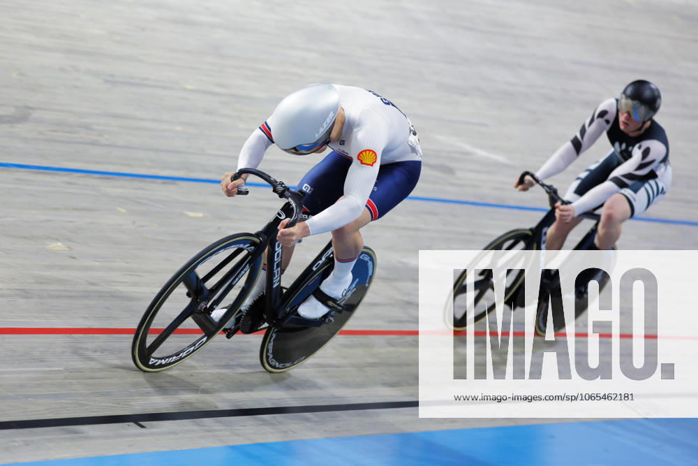 2025 UCI Junior Track World Championships Picture by Alex Whitehead SWpix.com - 23 08 2025 - Cycling - 2025 UCI Junior Track World Championships - Omnisport, Apeldoorn, Netherlands - Men Sprint 1 2 Finals - Archie Gill (Great Britain), Alex Schuler (New Zealand)