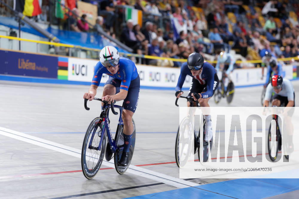 2025 UCI Junior Track World Championships Picture by Alex Whitehead SWpix.com - 23 08 2025 - Cycling - 2025 UCI Junior Track World Championships - Omnisport, Apeldoorn, Netherlands - Men Omnium Points Race - Jacopo Vendramin (Italy)