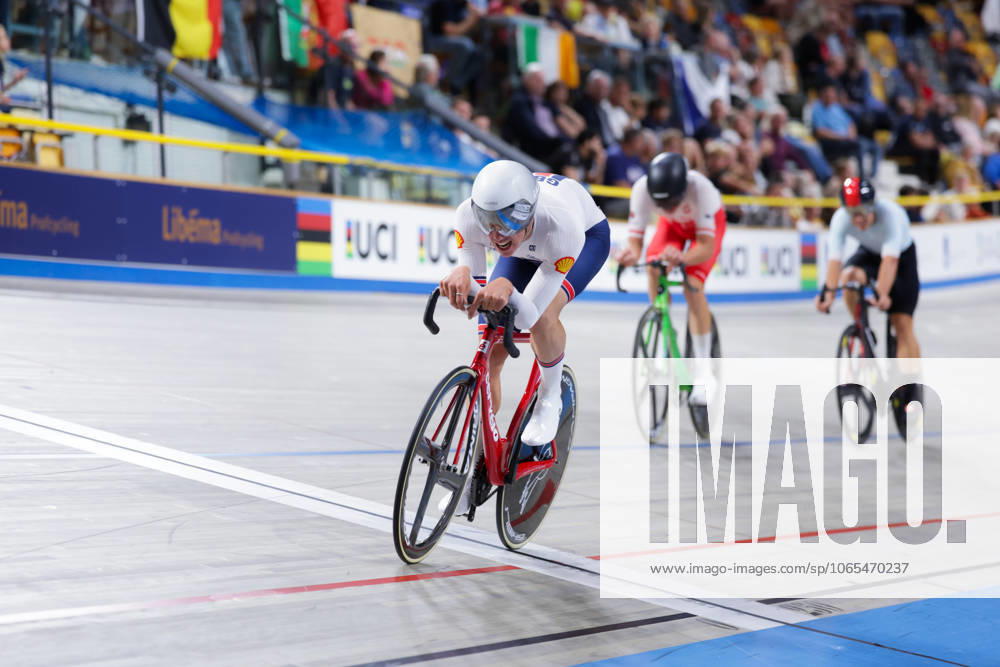 2025 UCI Junior Track World Championships Picture by Alex Whitehead SWpix.com - 23 08 2025 - Cycling - 2025 UCI Junior Track World Championships - Omnisport, Apeldoorn, Netherlands - Men Omnium Points Race - Henry Hobbs (Great Britain)