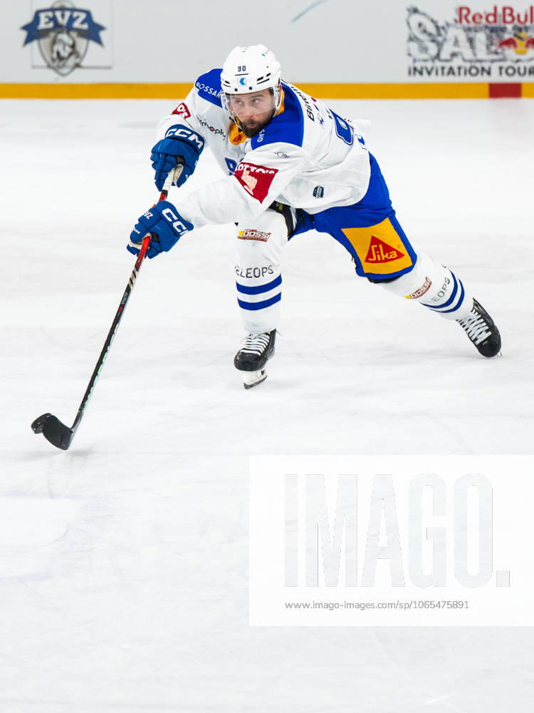 Zugs Tomas Tatar under träningsmatchen i ishockey mellan Zug och Rögle den 23 augusti 2025 i Zell am See.