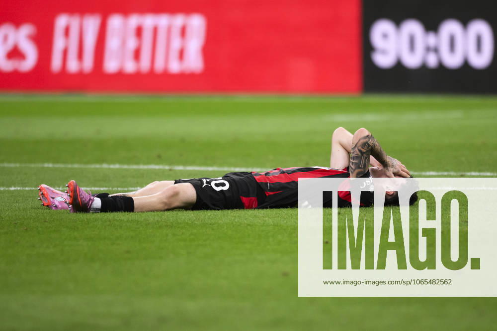 AC Milan v US Cremonese - Serie A Alex Jimenez of AC Milan looks dejected following the final whistle of the Serie A football match between AC Milan and US Cremonese. Milan Italy
