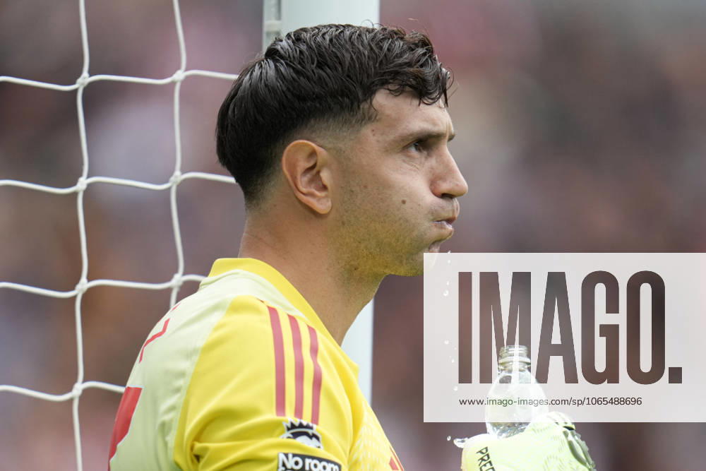 Premier League Brentford v Aston Villa Emiliano Martinez of Aston Villa during the Premier League match Brentford vs Aston Villa at The Gtech Community Stadium, London, United Kingdom, 23rd August 2025 (Photo by Harvey Murphy News Images)