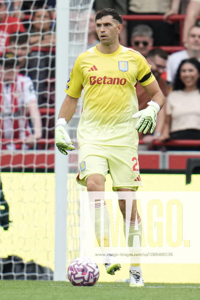 Premier League Brentford v Aston Villa Emiliano Martinez of Aston Villa during the Premier League match Brentford vs Aston Villa at The Gtech Community Stadium, London, United Kingdom, 23rd August 2025 (Photo by Harvey Murphy News Images)