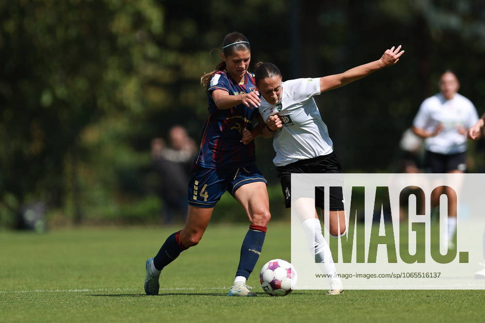 MECZ EKSTRALIGI KOBIET W PILCE NOZNEJ -- WOMENS EKSTRALIGA MATCH POGON SZCZECIN - REKORD BIELSKO-BIALA NZ ALEXIS LEGOWSKI, OLIWIA ZGODA FOT. KRZYSZTOF CICHOMSKI NEWSPIX.PL --- newspix.pl