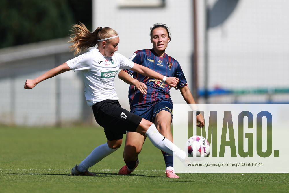 MECZ EKSTRALIGI KOBIET W PILCE NOZNEJ -- WOMENS EKSTRALIGA MATCH POGON SZCZECIN - REKORD BIELSKO-BIALA NZ KINGA NIESLANCZYK, ZUZANNA RADOCHONSKA FOT. KRZYSZTOF CICHOMSKI NEWSPIX.PL --- newspix.pl