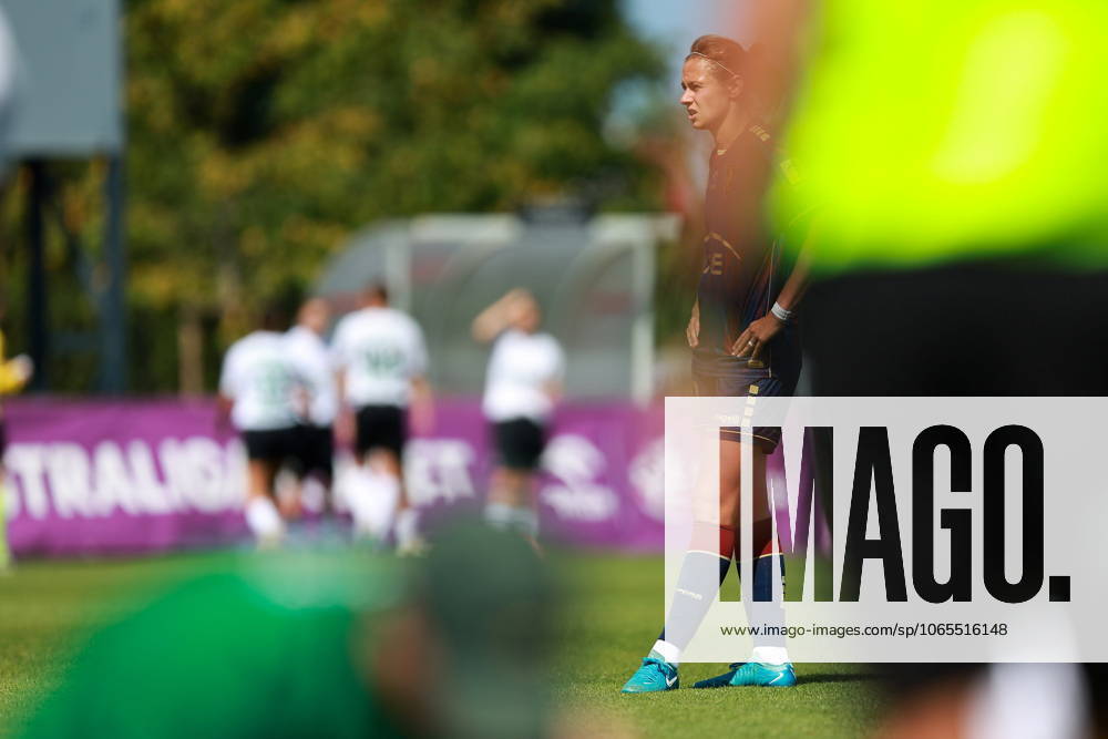 MECZ EKSTRALIGI KOBIET W PILCE NOZNEJ -- WOMENS EKSTRALIGA MATCH POGON SZCZECIN - REKORD BIELSKO-BIALA NZ KORNELIA OKONIEWSKA FOT. KRZYSZTOF CICHOMSKI NEWSPIX.PL --- newspix.pl