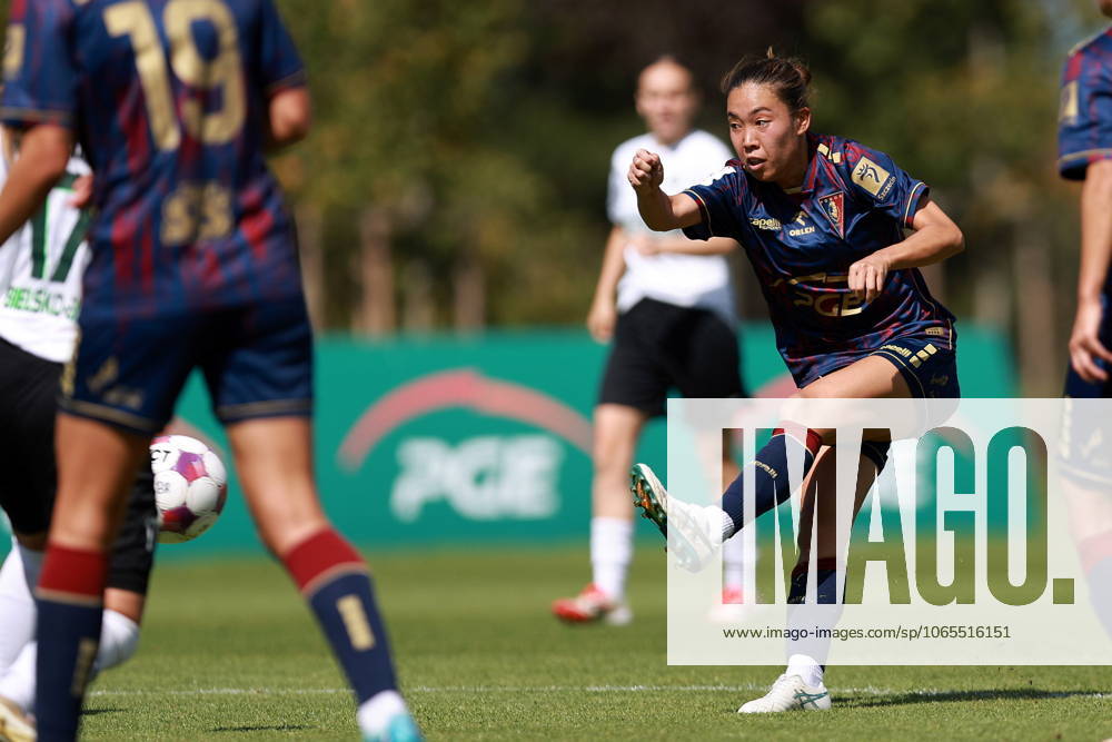 MECZ EKSTRALIGI KOBIET W PILCE NOZNEJ -- WOMENS EKSTRALIGA MATCH POGON SZCZECIN - REKORD BIELSKO-BIALA NZ SUZUKA YOSUE FOT. KRZYSZTOF CICHOMSKI NEWSPIX.PL --- newspix.pl