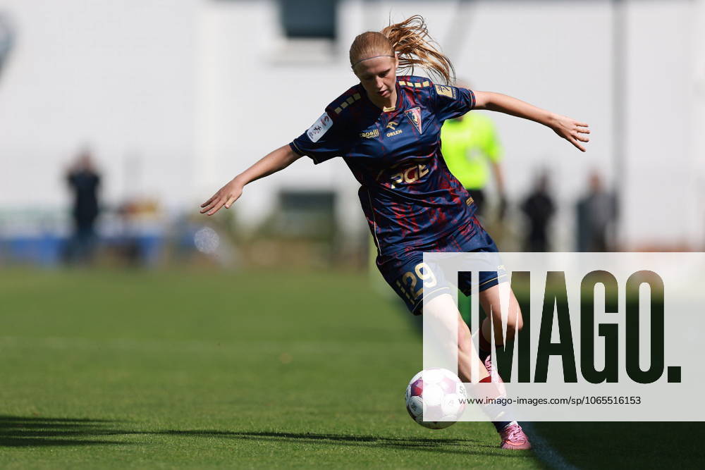 MECZ EKSTRALIGI KOBIET W PILCE NOZNEJ -- WOMENS EKSTRALIGA MATCH POGON SZCZECIN - REKORD BIELSKO-BIALA NZ LENA SWIRSKA FOT. KRZYSZTOF CICHOMSKI NEWSPIX.PL --- newspix.pl