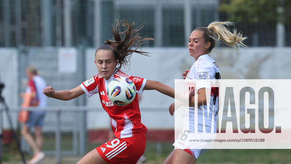 Stuttgart , Fußball 2. Bundesliga , VfB Stuttgart Frauen vs. FC Bayern München Frauen II , von links: Melina Hoffmann ( Bayern ) Janina Hechler ( VfB )