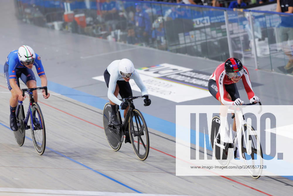 2025 UCI Junior Track World Championships Picture by Alex Whitehead SWpix.com - 24 08 2025 - Cycling - 2025 UCI Junior Track World Championships - Omnisport, Apeldoorn, Netherlands - Men Elimination Race Final - Heimo Fugger (Austria), Matvei Iakovlev (Athlete Individual Neutral) and Jacopo Vendramin (Italy) Omnisport Apeldoorn Netherlands