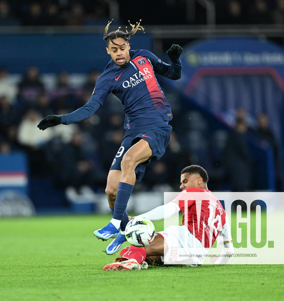 PSG vs AS Monaco: French Ligue 1 PARIS, FRANCE - NOVEMBER 24: Bradley Barcola (L) of Paris Saint - Germain in action during the French Ligue 1 (L1) soccer match between Paris Saint-Germain (PSG) and AS Monaco at Parc des Princes stadium in Paris, France on November 24, 2023. France World. Editorial use only. Please get in touch for any other usage.