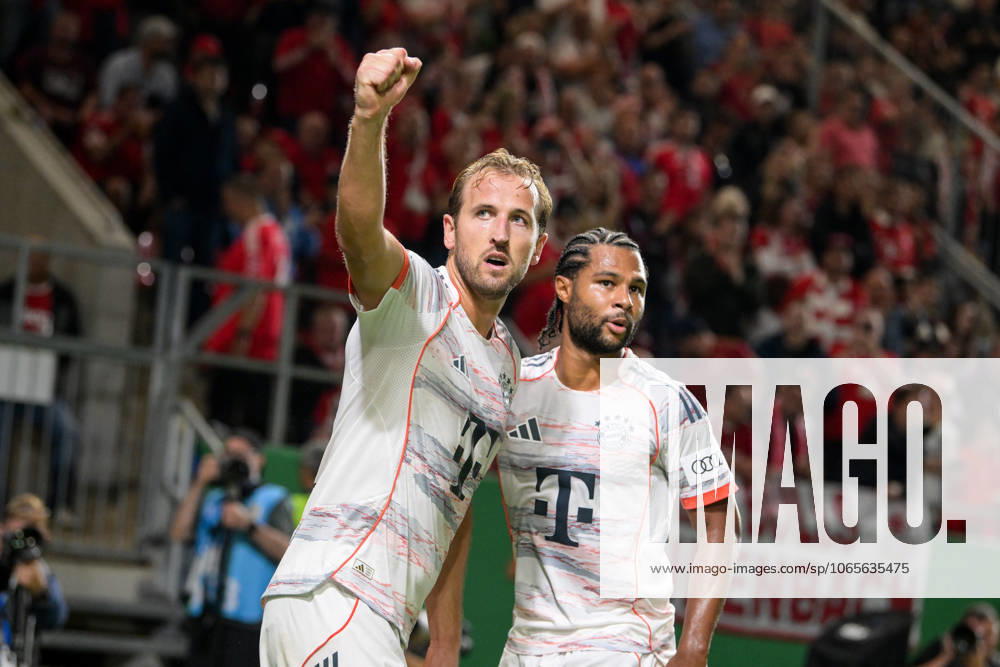 Fußball, DFB Pokal, 20250827, SV Wehen Wiesbaden - FC Bayern München. Im Bild Tor 2:3 v.l. Torschütze Harry KANE (Bayern, 9), Serge GNABRY (Bayern, 7). Wiesbaden Brita Arena Hessen Deutschland