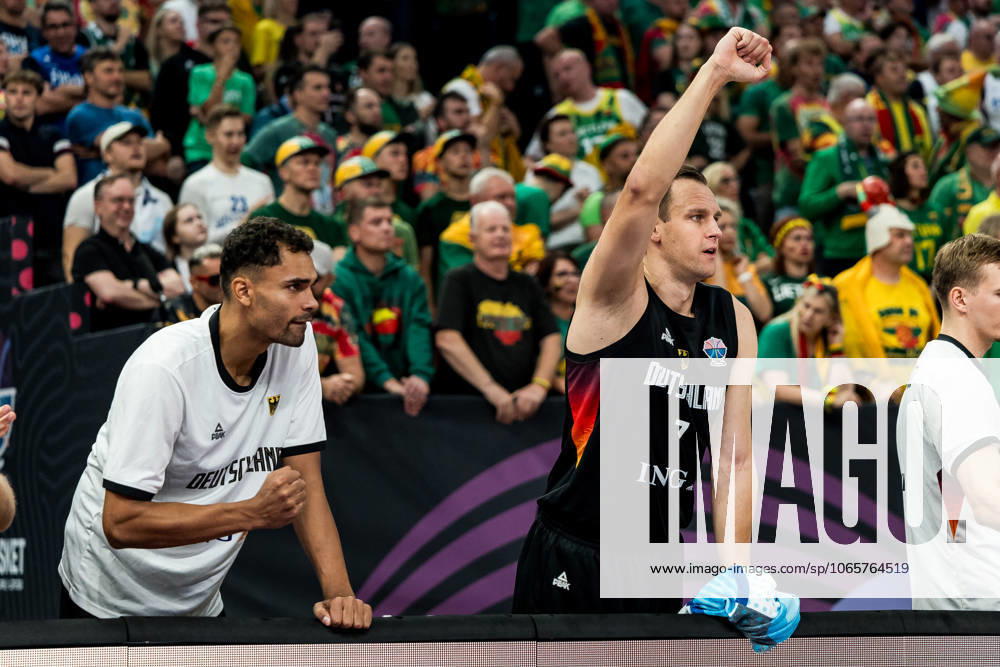 FIBA EuroBasket 2025: Litauen - Deutschland; 30.08.2025 Jubel auf der deutschen Bank Oscar Da Silva (Deutschland, 1), Johannes Voigtmann (Deutschland, 7) FIBA EuroBasket 2025: Litauen - Deutschland, Tampere, Nokia Arena am 30.08.2025