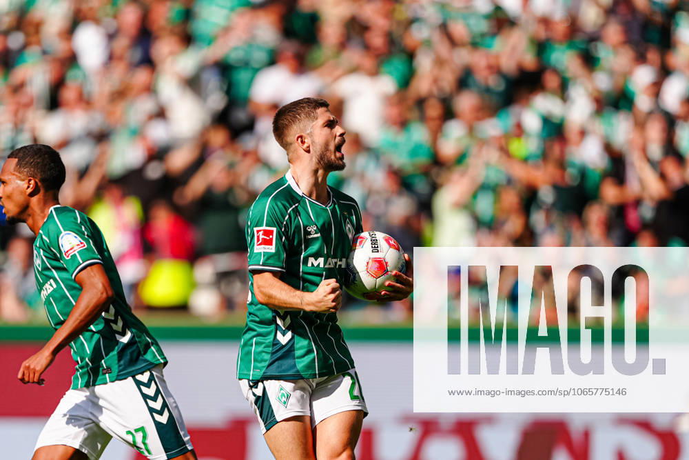Torjubel nach Tor zum 1:2 per Elfmeter Strafstoss Romano Schmid (SV Werder Bremen, 20) GER, SV Werder Bremen vs. Bayer 04 Leverkusen, Fussball, Bundesliga, Spieltag 2, Spielzeit 2025 2026, 30.08.2025 DFL REGULATIONS PROHIBIT ANY USE OF PHOTOGRAPHS AS IMAGE SEQUENCES AND OR QUASI-VIDEO GER, SV Werder Bremen vs. Bayer 04 Leverkusen, Fussball, Bundesliga, Spieltag 2, Spielzeit 2025 2026, 30.08.2025 Bremen