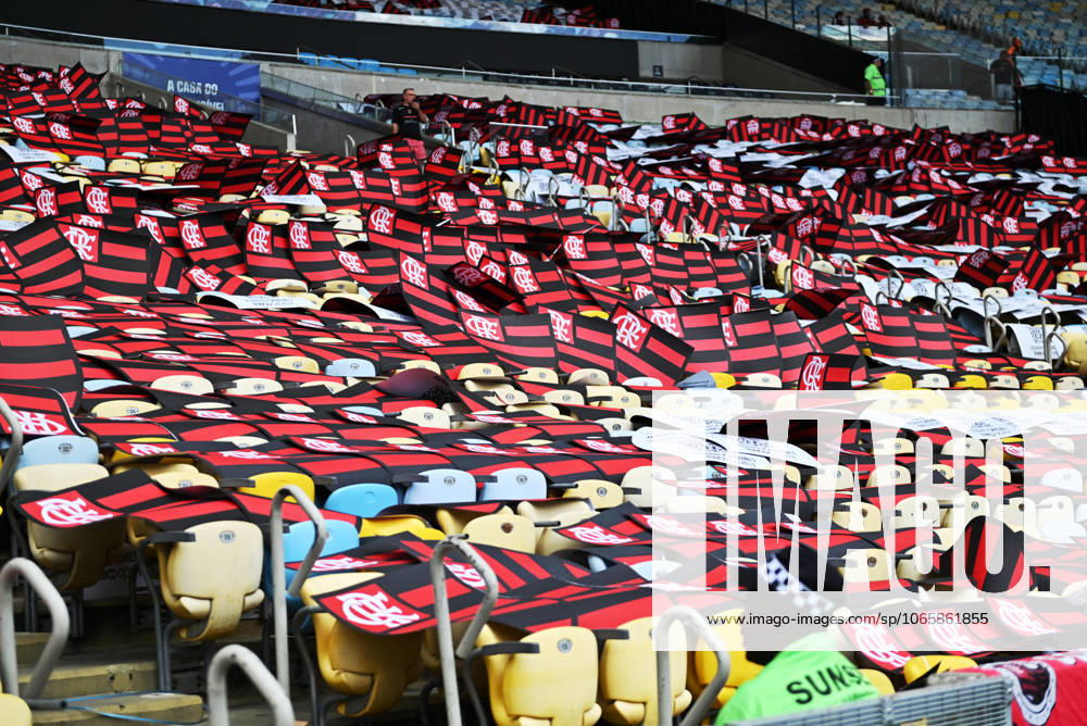 Flamengo x Gremio RIO DE JANEIRO, RJ - 31.08.2025: FLAMENGO X GREMIO - preparations for the mosaic with shields during Flamengo x Gremio held at Maracana Stadium, for the 22nd round of the 2025 Brazilian Championship, on Sunday afternoon (31), in Rio de Janeiro, RJ (Photo: Celso Pupo Fotoarena) x2797613x CelsoxPupo