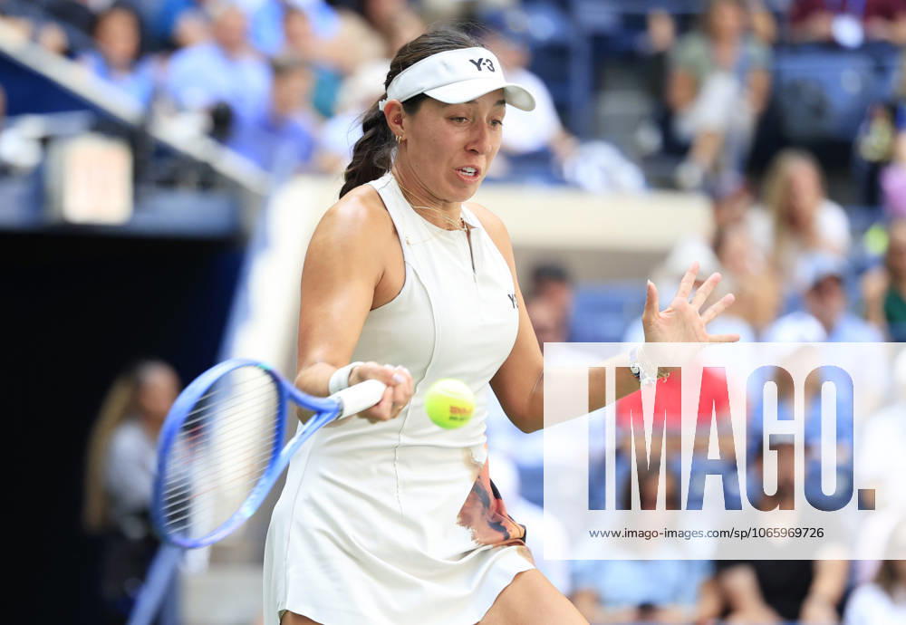 Jessica Pegula returns a ball to Barbora.Krejcikova Czechia before defeating her in straight sets in their quarterfinal match in Arthur Ashe Stadium on day 8 at the 2025 US Open Tennis Championship at the USTA Billie Jean King National Tennis Center in New York City on Tuesday, September 2, 2025. NYP20250902104 JOHNxANGELILLO