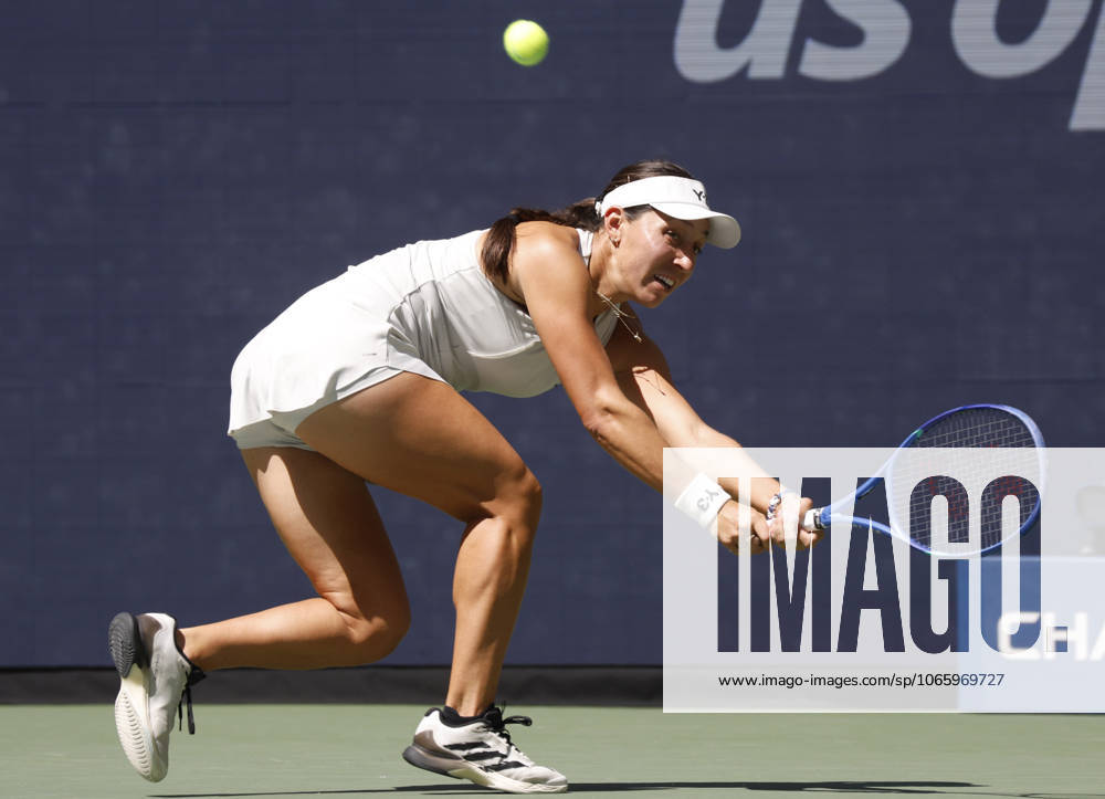 Jessica Pegula returns a ball to Barbora.Krejcikova Czechia before defeating her in straight sets in their quarterfinal match in Arthur Ashe Stadium on day 8 at the 2025 US Open Tennis Championship at the USTA Billie Jean King National Tennis Center in New York City on Tuesday, September 2, 2025. NYP20250902106 JOHNxANGELILLO
