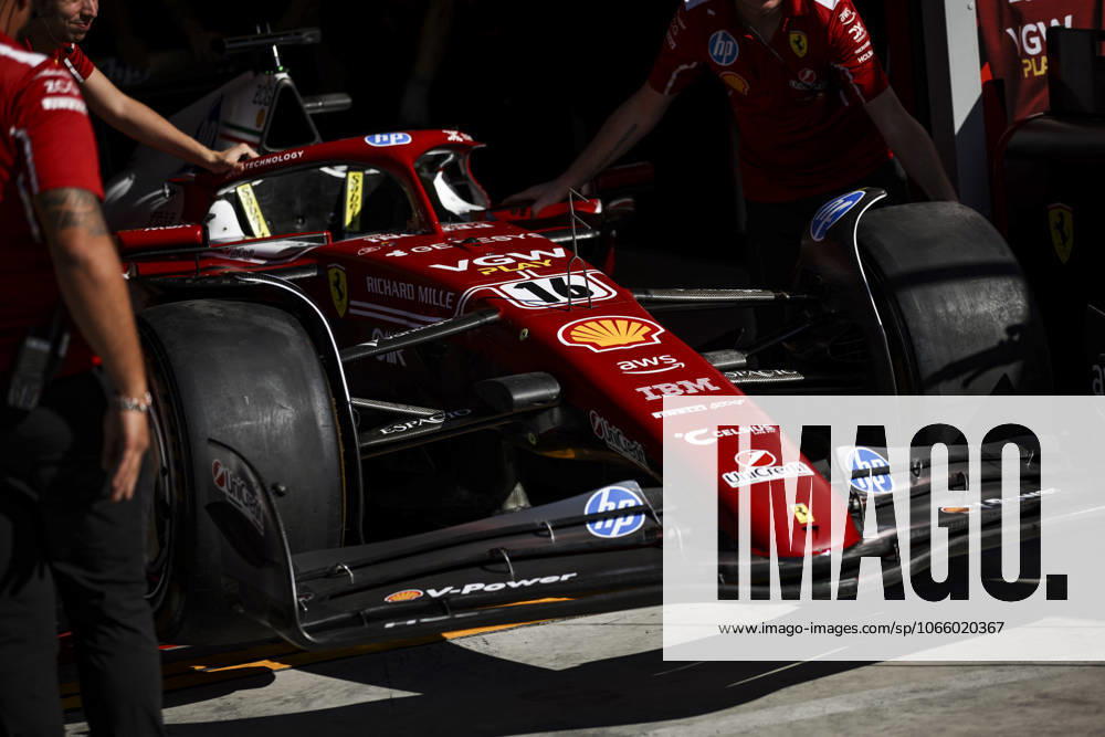 F1 - ITALIAN GRAND PRIX 2025 16 LECLERC Charles (mco), Scuderia Ferrari SF-25, mechanic, mecanicien, mechanics during the 2025 Formula 1 Pirelli Grand Premio dItalia, 2025 Italian Grand Prix, 16th round of the 2025 FIA Formula One World Championship, WM, Weltmeisterschaft from September 5 to 7, 2025 on the Autodromo Nazionale Monza, in Monza, Italy - MonzaItaly