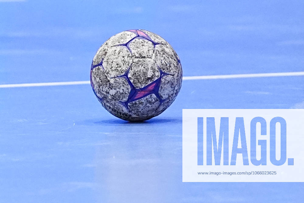 Handball, 1.HBL, VFL Gummersbach - TM Melsungen, Schwalbe-Arena: Spielball, feature, symbolbild, Nordrhein-Westfahlen Deutschland