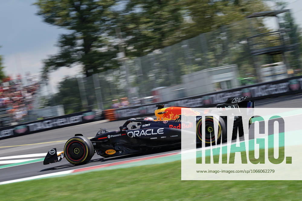 F1 Grand Prix of Italy - Practice Max Verstappen of the Netherlands drives the Oracle Red Bull Racing RB21 during the Free Practice of the Formula 1 PIRELLI Gran Premio d Italia 2025, the 16th round of the 2025 FIA Formula One World Championship, WM, Weltmeisterschaft in Monza, Italy, on September 5, 2025. Monza Italy Italy