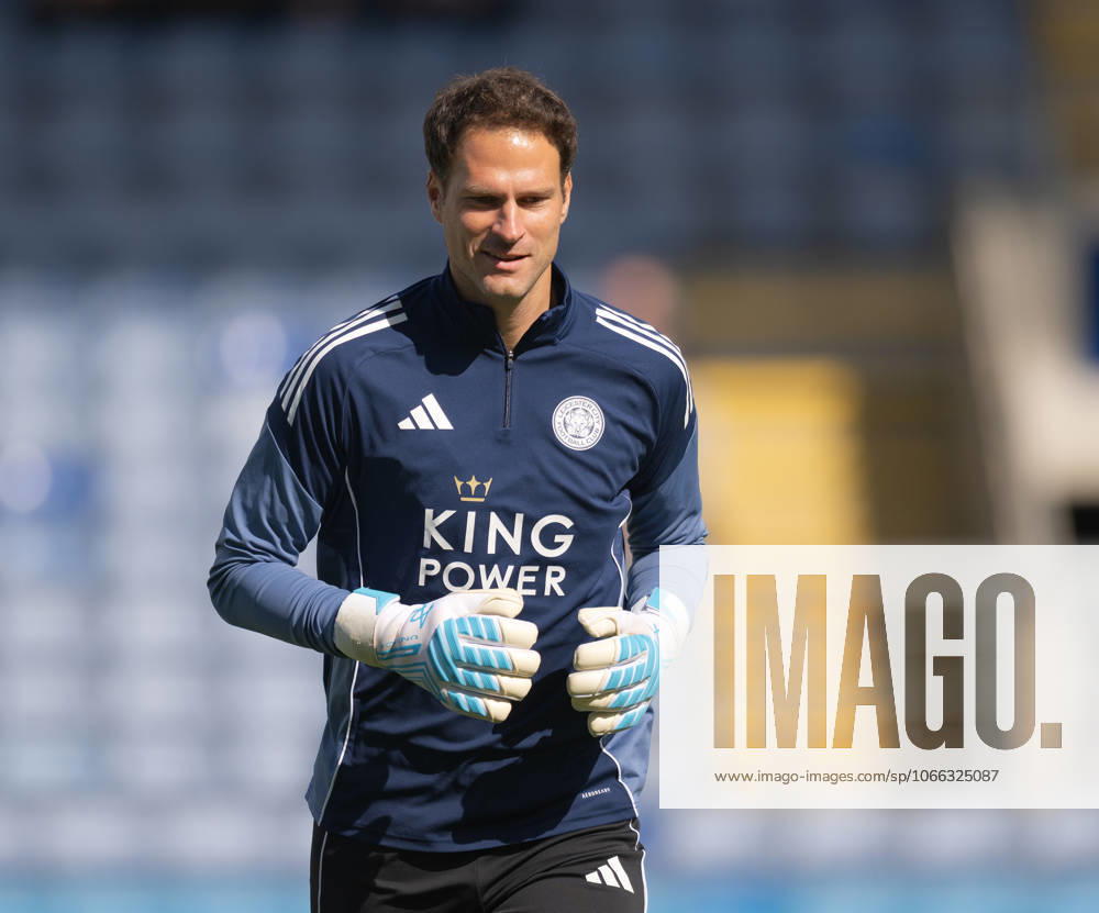 Oxford United v Leicester City Sky Bet Championship Asmir Begović of Leicester City warms up before the Sky Bet Championship match at the Kassam Stadium, Oxford UK Newspapers OUT