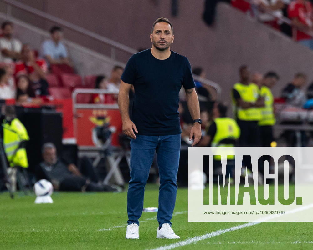 The Santa Claras coach Vasco Matos during the Liga Portugal match between Benfica and Santa Clara at Estadio da Luz, in Lisbon, Portugal. (Diogo Sautchuk)