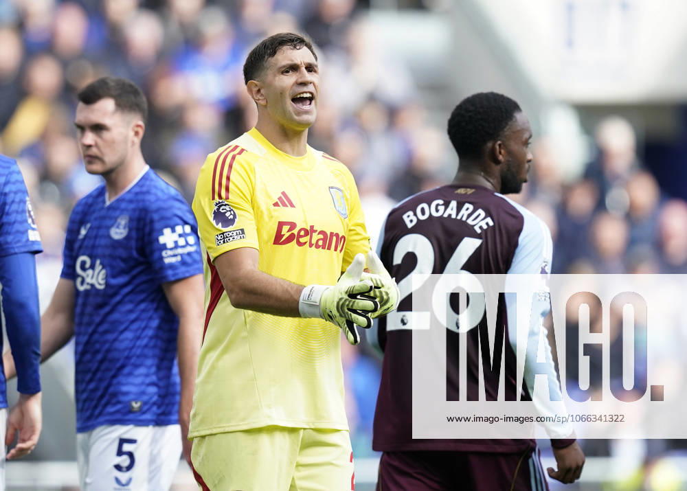 Liverpool, England, 13th September 2025. Emiliano Martinez of Aston Villa (C) during the Everton vs Aston Villa Premier League match at Hill Dickinson Stadium, Liverpool. Picture credit should read: Andrew Yates Sportimage . SPI_004_AY_EVERTON_VILLA SPI-4134-0004