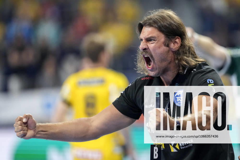 Sebastian Hinze (Trainer, Cheftrainer, ThSV), Einzelbild, Einzelfoto, Aktion, Action, Jubel, jubeln, jubelt, celebration, Freude, freuen, freut sich, zuversichtlich, optimistisch, positiv, Spielszene, 13.09.2025, Mannheim (Deutschland), Handball, Bundesliga, Rhein-Neckar Löwen - ThSV Eisenach