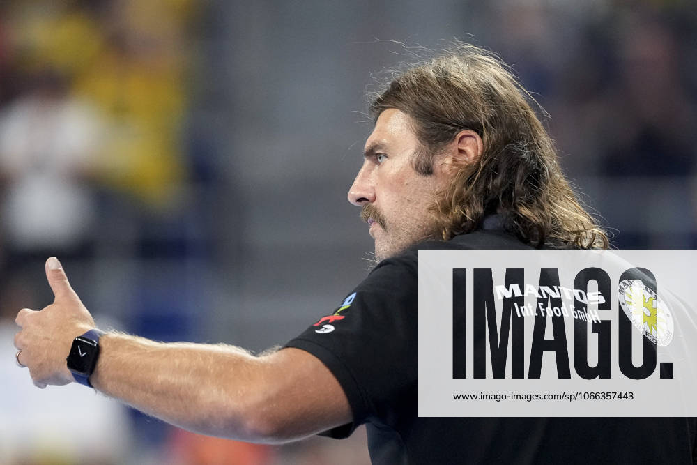 Sebastian Hinze (Trainer, Cheftrainer, ThSV), gibt Anweisungen, gestikuliert, mit den Armen gestikulieren, Einzelbild, Einzelfoto, Aktion, Action, 13.09.2025, Mannheim (Deutschland), Handball, Bundesliga, Rhein-Neckar Löwen - ThSV Eisenach