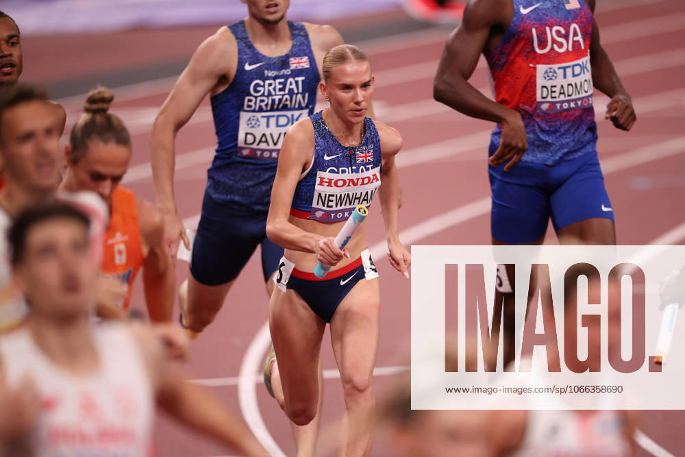 Day 1 - World Athletics Championships Tokyo 2025 Emily Newnham (GBR) takes the baton from Lewis Davey (GBR) in the mixed relay final during the World Athletics Championships 2025 at the National Stadium in Tokyo, Japan, on September 13, 2025. Tokyo Tokyo Japan