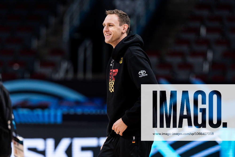 FIBA EuroBasket 2025: Deutschland Abschlusstraining; 14.09.2025 Johannes Voigtmann (Deutschland, 7) lachend FIBA EuroBasket 2025: Deutschland Abschlusstraining; Riga, Arena Riga am 14.09.2025