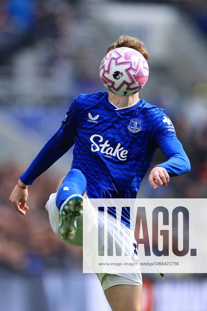 Football - Premier League - Everton v Aston Villa 13th September 2025 - Premier League - Everton v Aston Villa - The ball blocks the face of James Garner of Everton - Photo: Simon Stacpoole Offside. Liverpool UK
