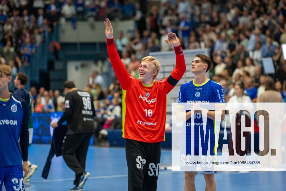 Bertram Obling, Torwart, (VfL Gummersbach 16),Miro Schluroff, Rueckraum, (VfL Gummersbach 15),VfL Gummersbach vs. Fuechse Berlin, Daikin Handball Bundesliga, Herren ,4. Spieltag, 14.09.2025 Gummersbach NRW Deutschland