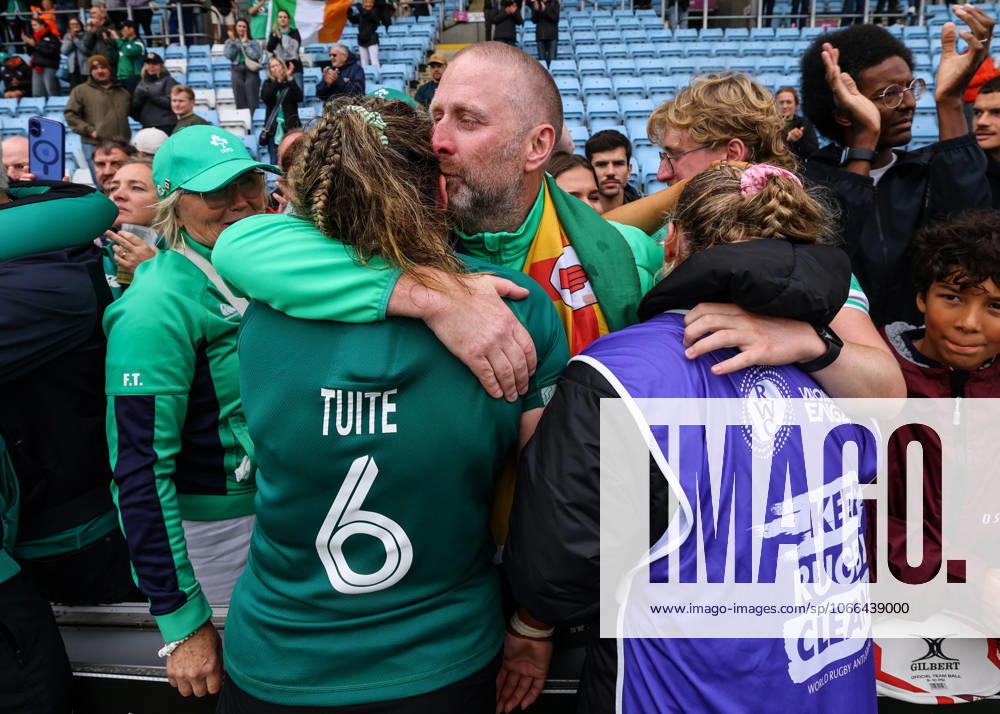 2025 Women s Rugby World Cup Quarter-Final, Sandy Park, Exeter, England 14 9 2025 France vs Ireland Ireland s Fiona Tuite and Sadhbh McGrath with Sadhbh McGraths Dad Mike after the game Ireland s Fiona Tuite and Sadhbh McGrath with Sadhbh McGraths Dad Mike after the game 14 9 2025