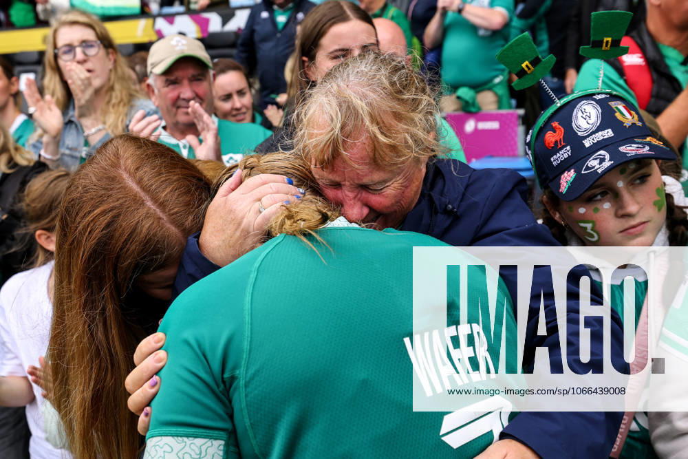 2025 Women s Rugby World Cup Quarter-Final, Sandy Park, Exeter, England 14 9 2025 France vs Ireland Ireland s Aoife Wafer with her Mum Sam Aoife Wafer with her Mum Sam 14 9 2025