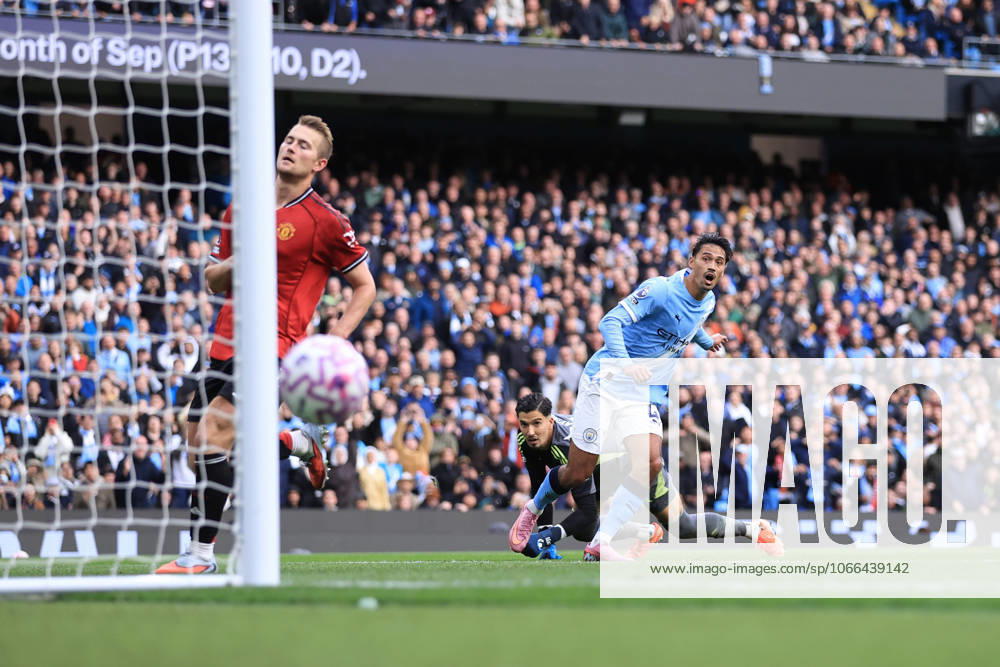 Manchester City v Manchester United, ManU 14th September 2025 - Premier League - Manchester City v Manchester United - Tijjani Reijnders of Manchester City sees his shot go narrowly wide of the net - Photo: Simon Stacpoole Offside. Manchester UK