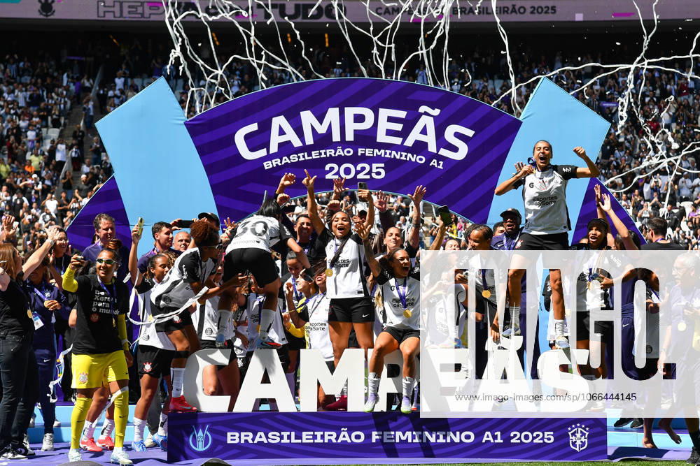 Corinthians players lift the Brazilian champions trophy after the match between Corinthians and Cruzeiro at the Neo Quimica Arena in Sao Paulo, Brazil, final of the 2025 Brazilian Women s Football Championship Series A. (Roberto Casimiro SPP)