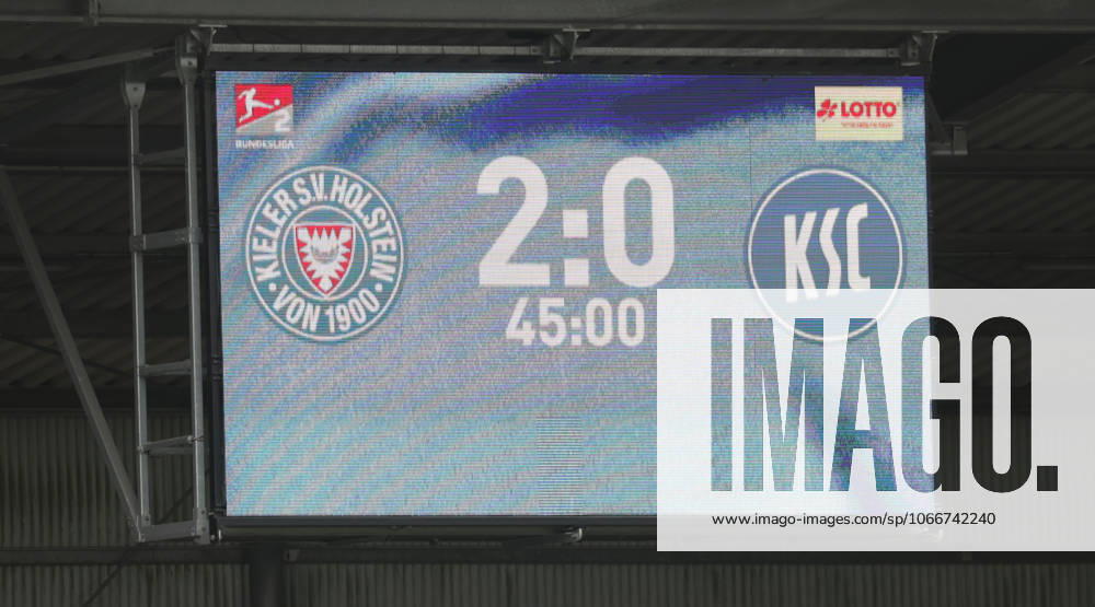 Halbzeit 2-0 Fussball, Herren, Saison 2025 2026, 2.BL, Holstein Stadion, Holstein Kiel gegen Karlsruher SC, KSC DFL REGULATIONS PROHIBIT ANY USE OF PHOTOGRAPHS AS IMAGE SEQUENCES AND OR QUASI-VIDEO.