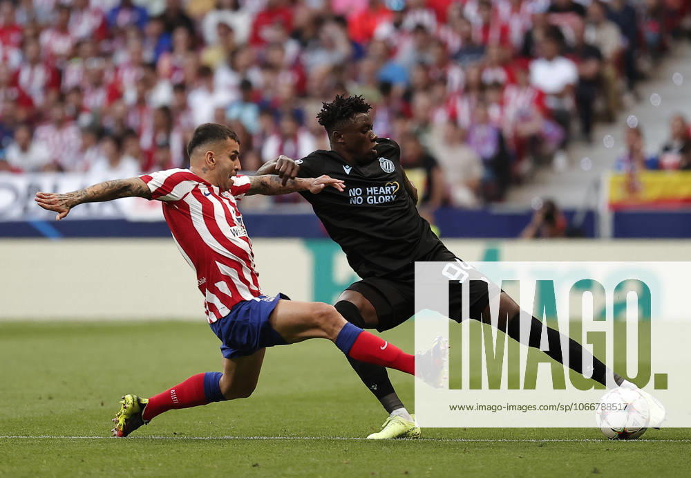 Atletico Madrid v Club Brugge - UEFA Champions League MADRID, SPAIN - OCTOBER 12: Atletico Madrid s player Angel Correa (L) in action against Loubadhe Abakar Sylla (R) of Club Brugge during the UEFA Champions League Group B football match between Atletico Madrid and Club Brugge at Civitas Metropolitano Stadium in Madrid, Spain on October 12, 2022. Madrid Spain. Editorial use only. Please get in touch for any other usage.