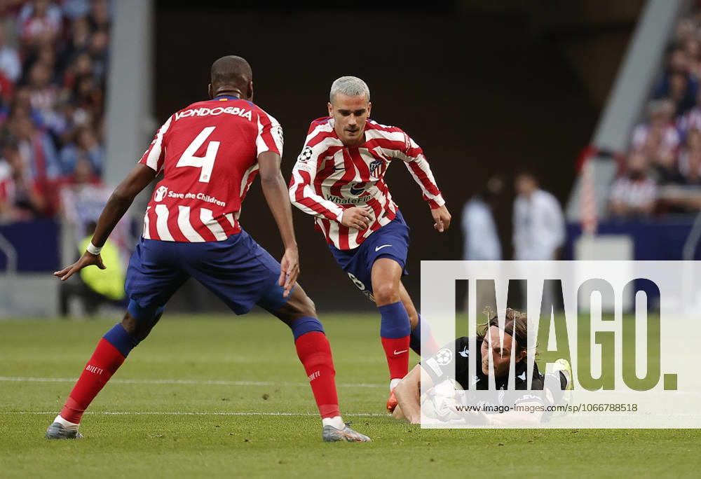 Atletico Madrid v Club Brugge - UEFA Champions League MADRID, SPAIN - OCTOBER 12: Atletico Madrid s player Antoine Griezmann (C) in action against Casper Nielsen (R) of Club Brugge during the UEFA Champions League Group B football match between Atletico Madrid and Club Brugge at Civitas Metropolitano Stadium in Madrid, Spain on October 12, 2022. Madrid Spain. Editorial use only. Please get in touch for any other usage.